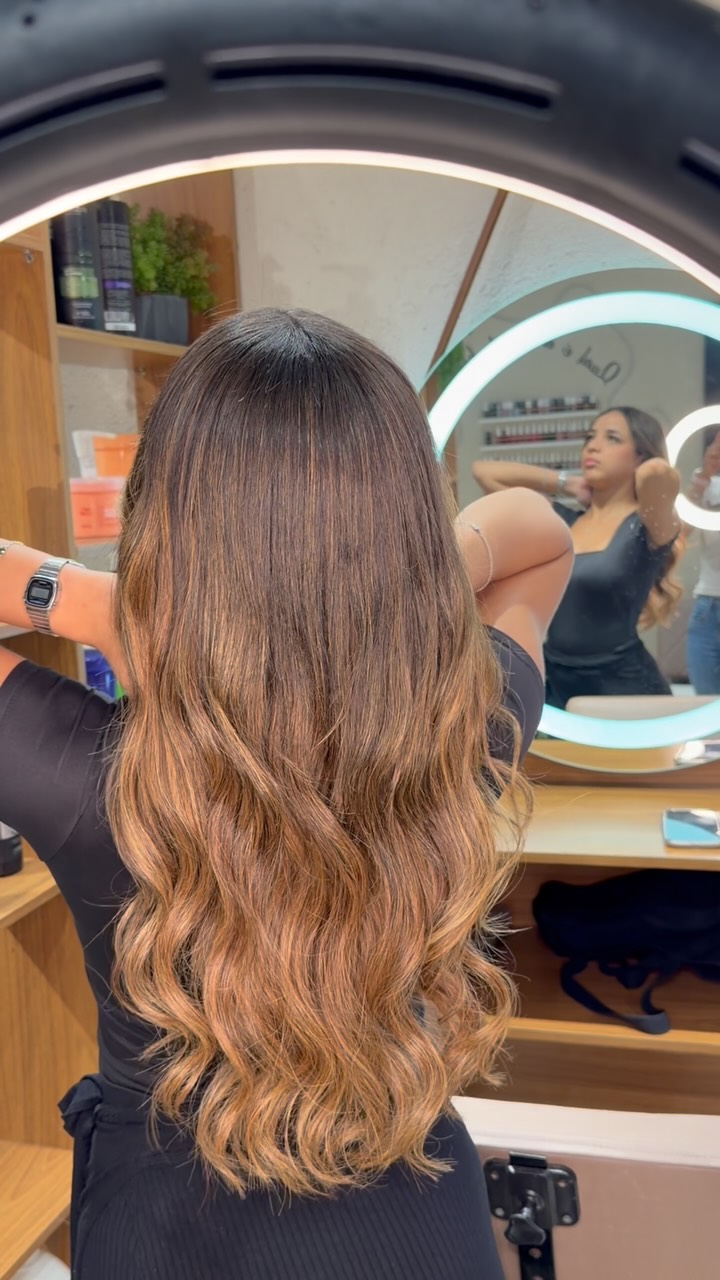 Publicação de Jana Soares sobre opções de cabelo loiro